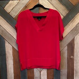 Lumiere V-Neck Short Sleeve Top - Red